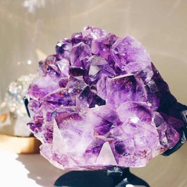 Amethyste-pierre-semi-precieuse-camille-belgian-creation