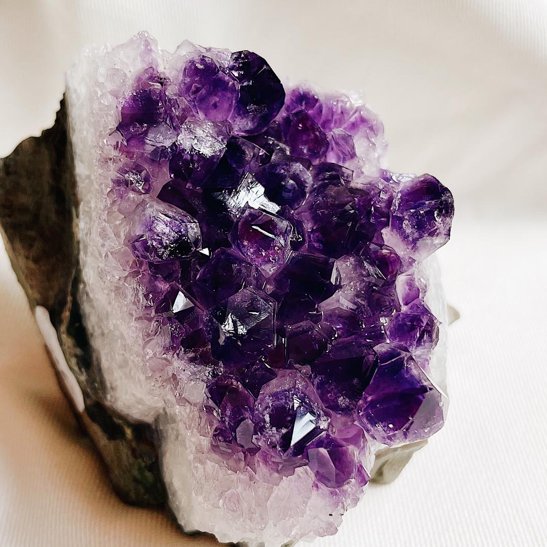 Amethyste-pierre-semi-precieuse-camille-belgian-creation